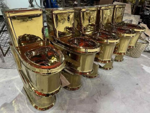 Odern, floor-mounted gold one-piece toilet 