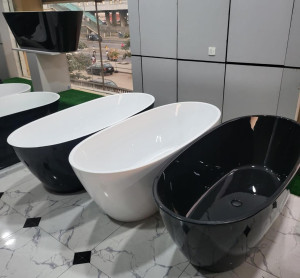 modern, oval-shaped freestanding bathtubs