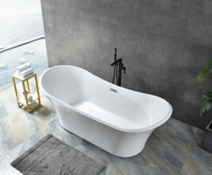 White Freetanding bathtub 