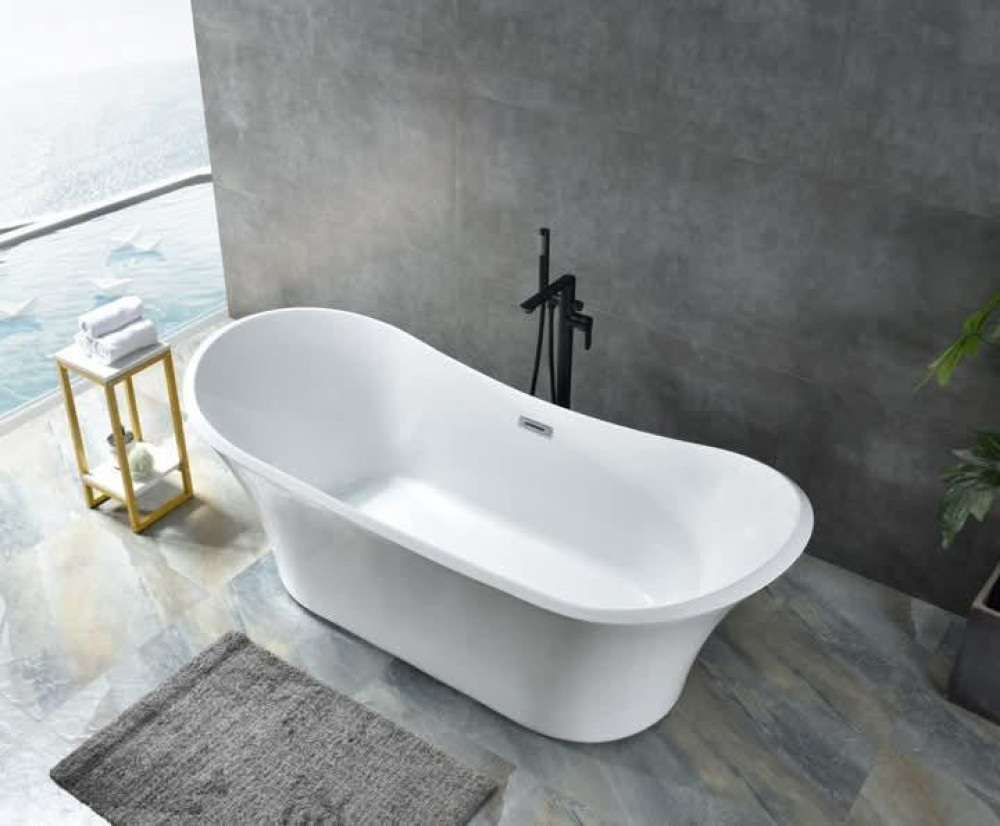 White Freetanding bathtub 