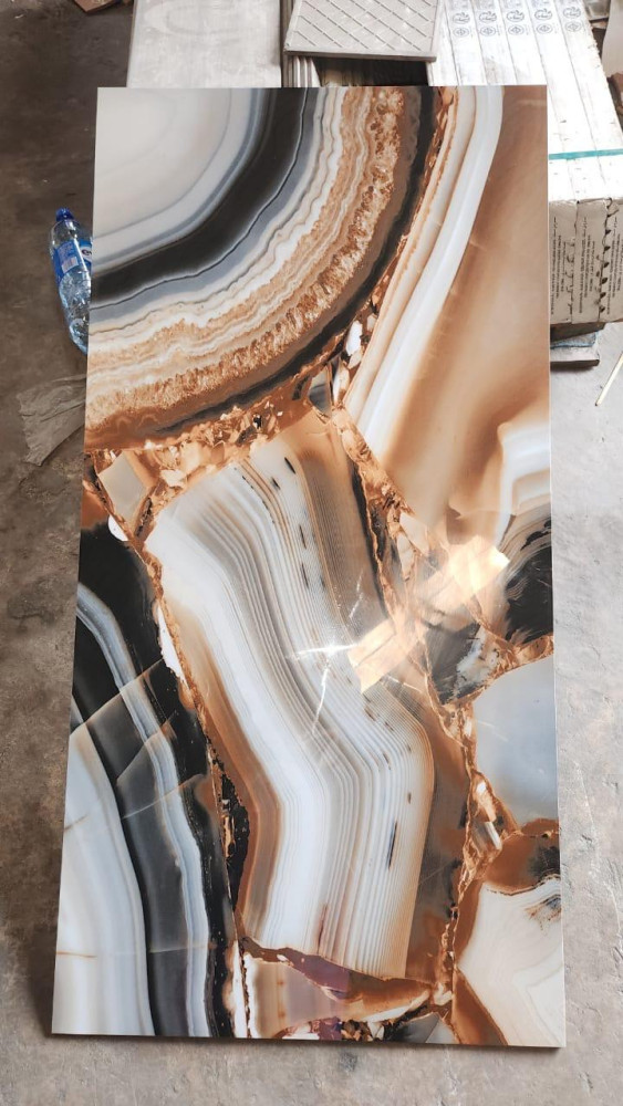 high-gloos porcelain tile 