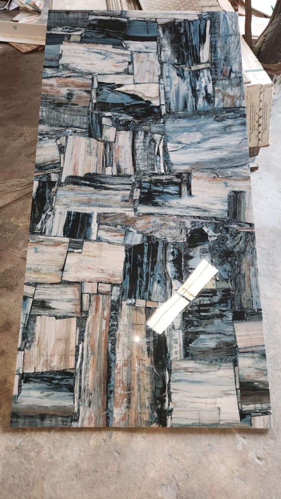 Super glossy, glazed porcelain floor of wall tile