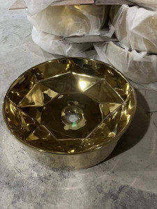 Diamond -shaped golden plated ceramic sanitary ware basin frquntly sold as luxury bathroom art wash basin