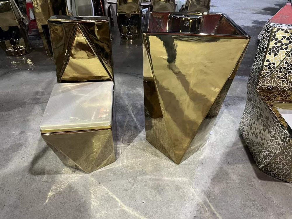 Royal luxury style gold-plated one-piece ceramic toilet 