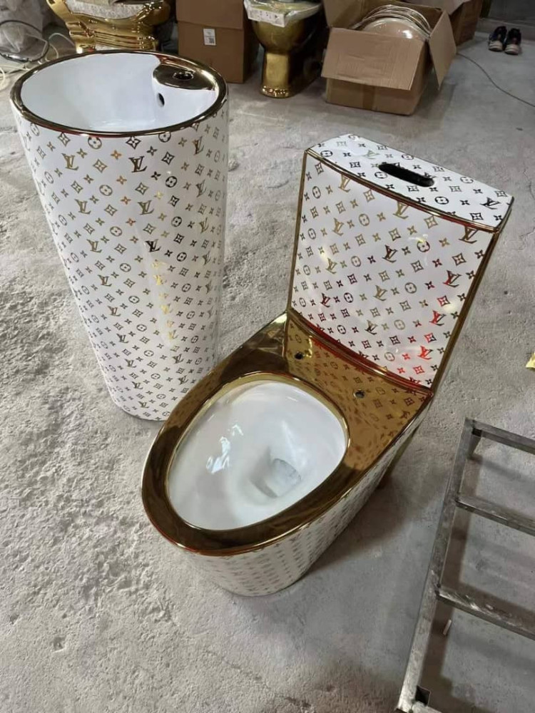 Classic Silver Pattern Toilet from Royal Toiletry 