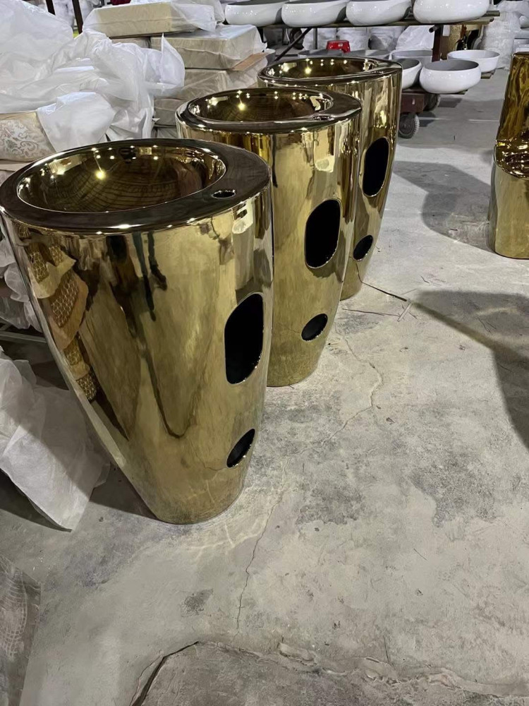 free-standing pedestal bathroom washbasin