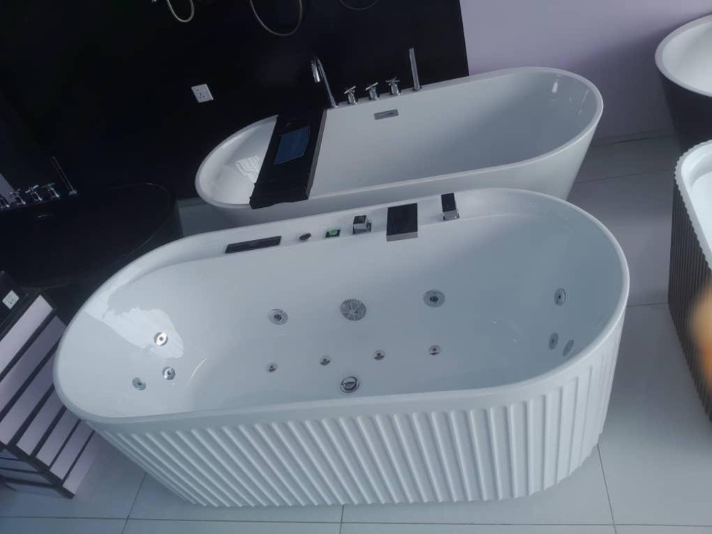 luxury freestanding jacuzzi bathtub 